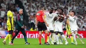 فينيسيوس جونيور: ماذا قال لحكم مباراة ريال مدريد وفياريال بعد طرده؟